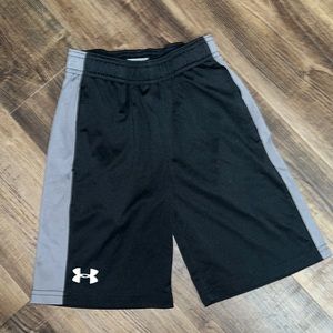 3/$20 Boys Under Armour Size 7 Athletic Shorts
